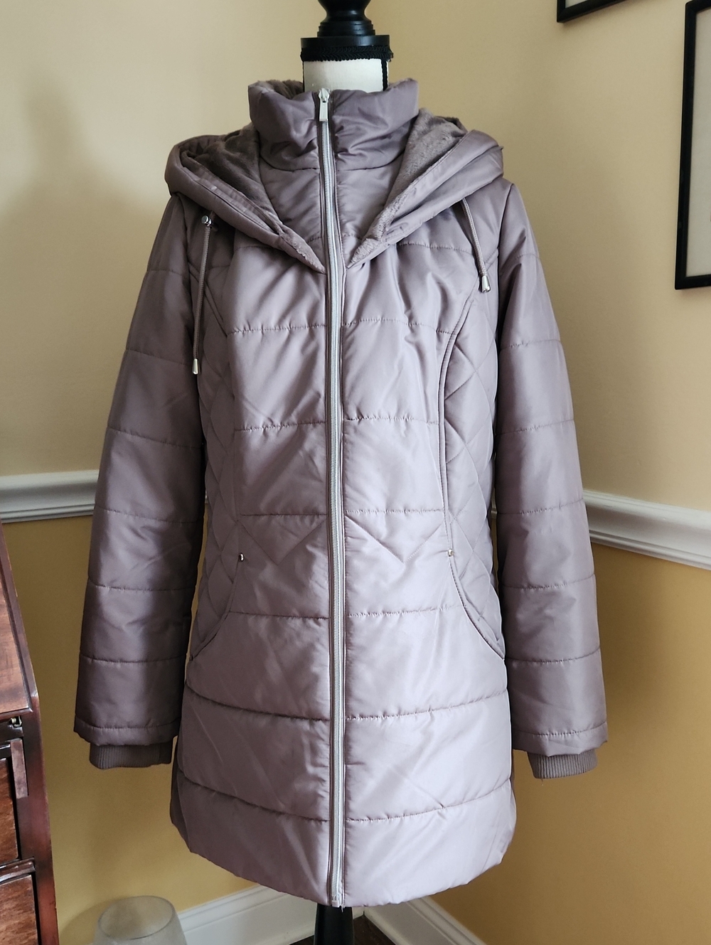 Susan Graver Water Resistant Quilted Puffer Jacket w Detachable Faux Fur Size M